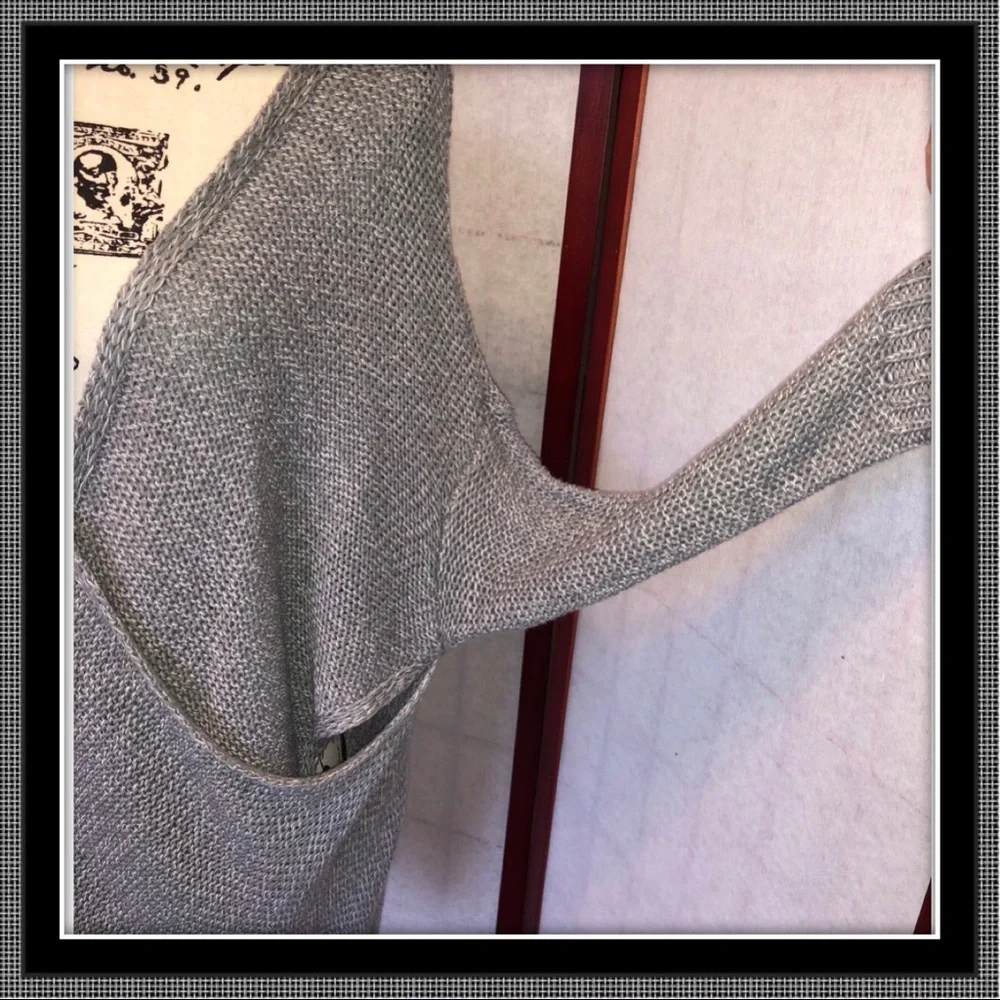 RD Style Gray V-Neck Sweater - Picture 6 of 7